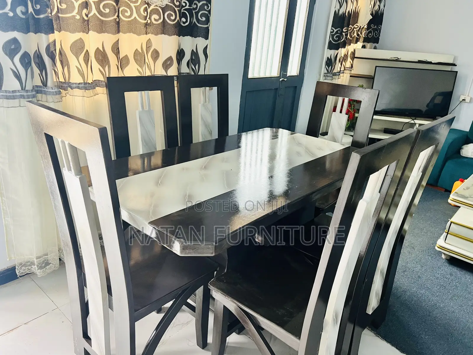 የመመገብያ ጠረዼዛ (Dining Table) Full Set Withe Six Sets Wo