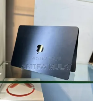 Photo - New Laptop Apple MacBook Air 2022 M2 8GB Apple M2 SSD 256GB