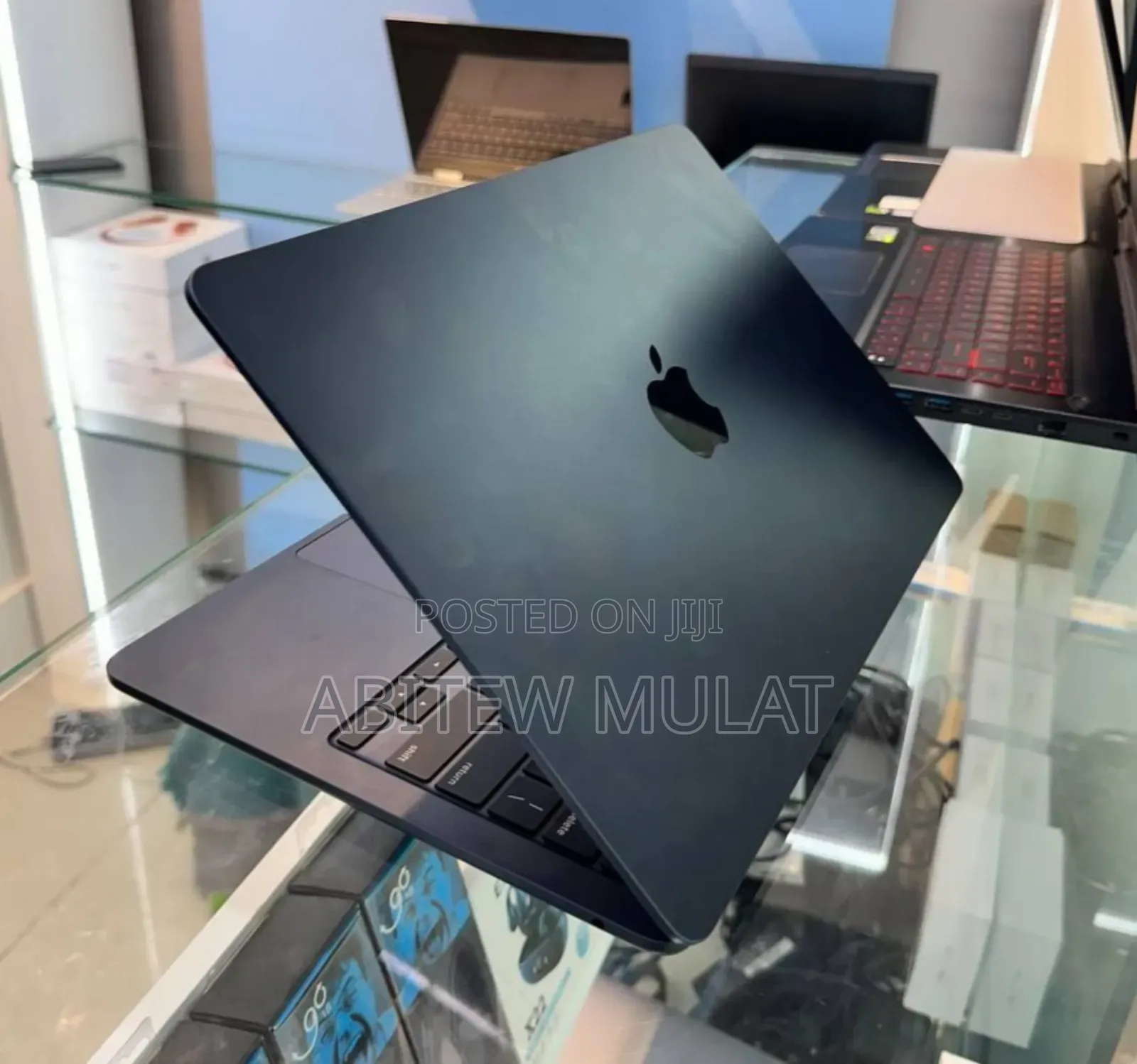 New Laptop Apple MacBook Air 2022 M2 8GB Apple M2 SSD 256GB