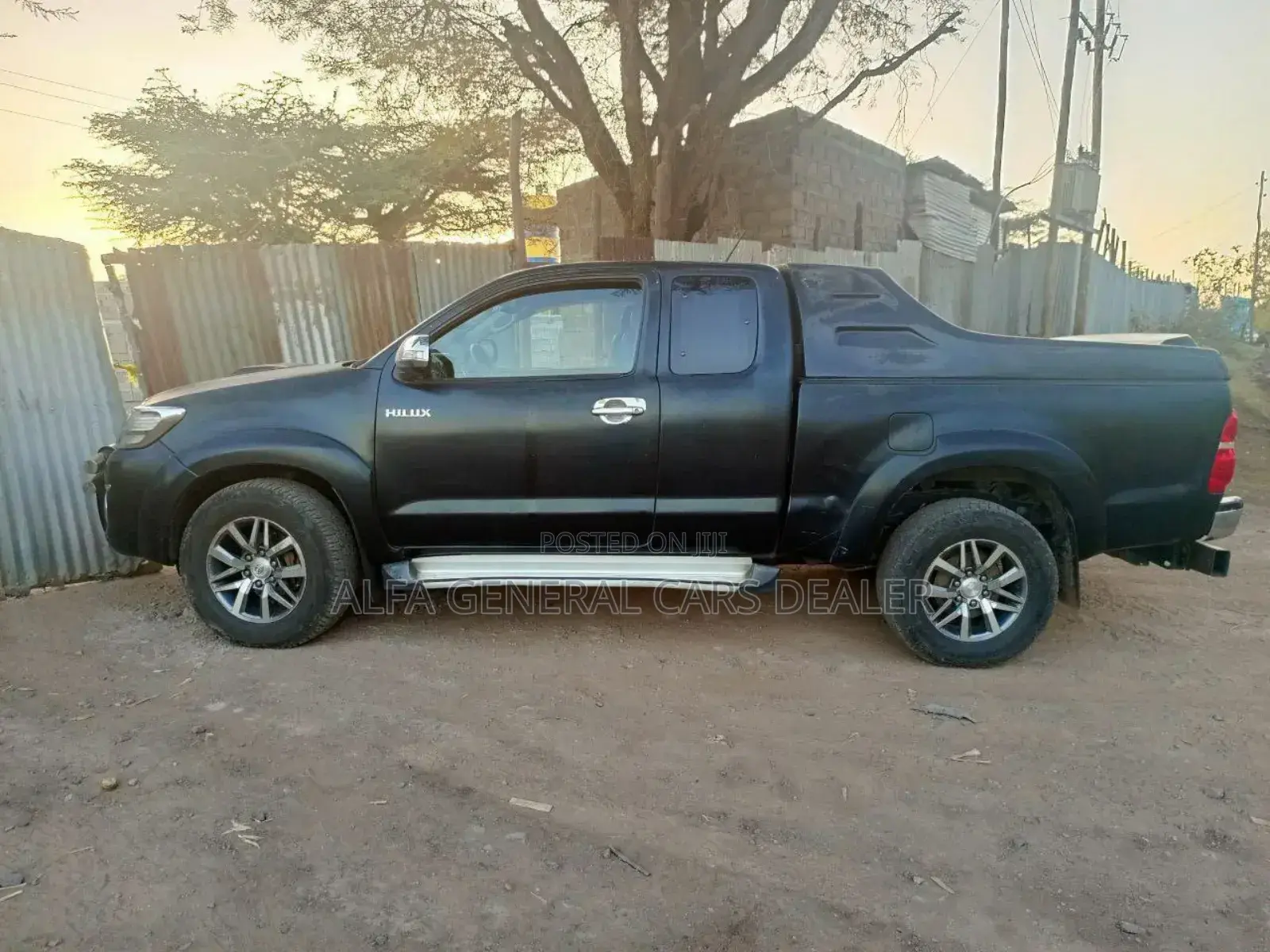 Toyota Hilux 2013 Black