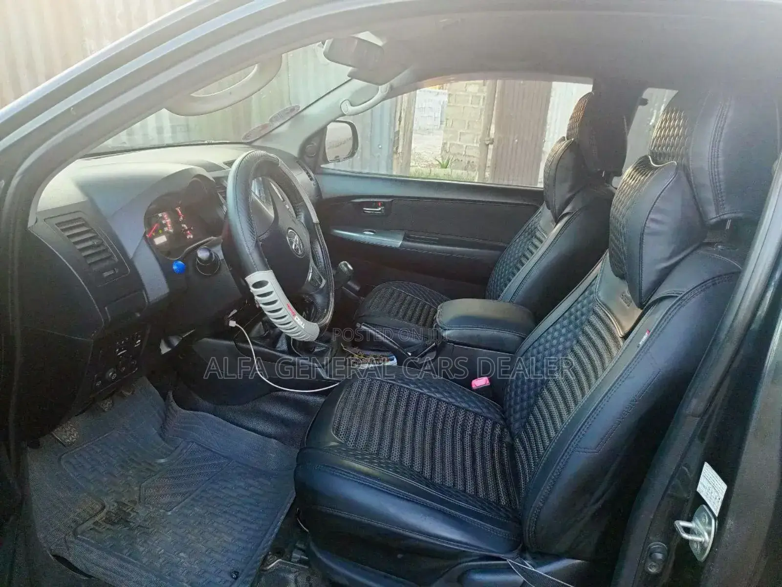 Toyota Hilux 2013 Black