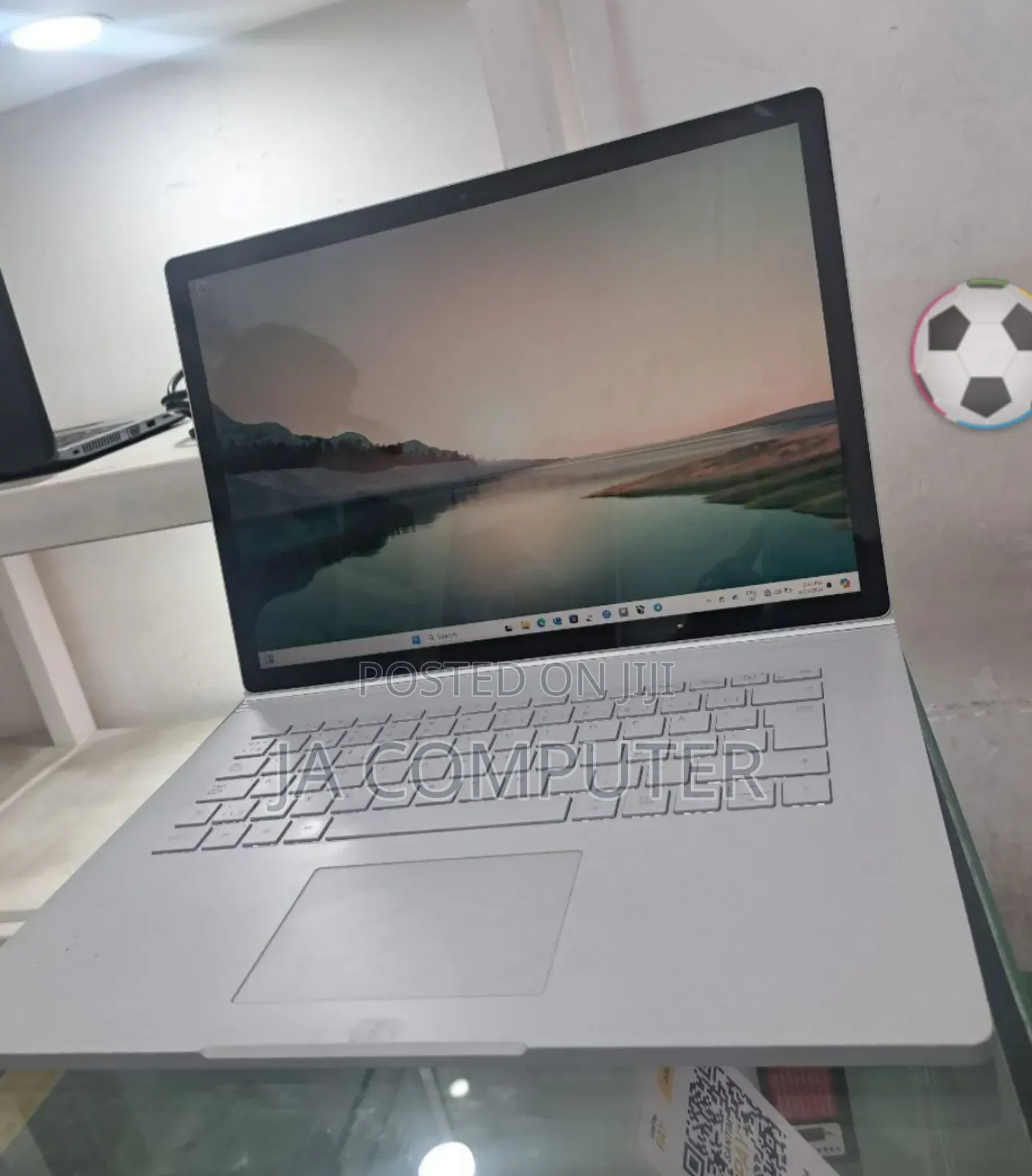 New Laptop Microsoft Surface Book 2 16GB Intel Core I7 SSD 256GB