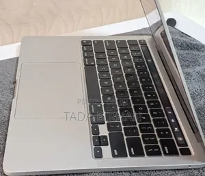 New Laptop Apple MacBook Pro M1 8GB Apple M1 Pro SSD 256GB