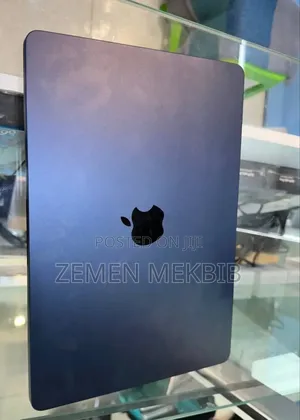 New Laptop Apple MacBook Air 2022 M2 8GB Intel Core I7 SSD 256GB