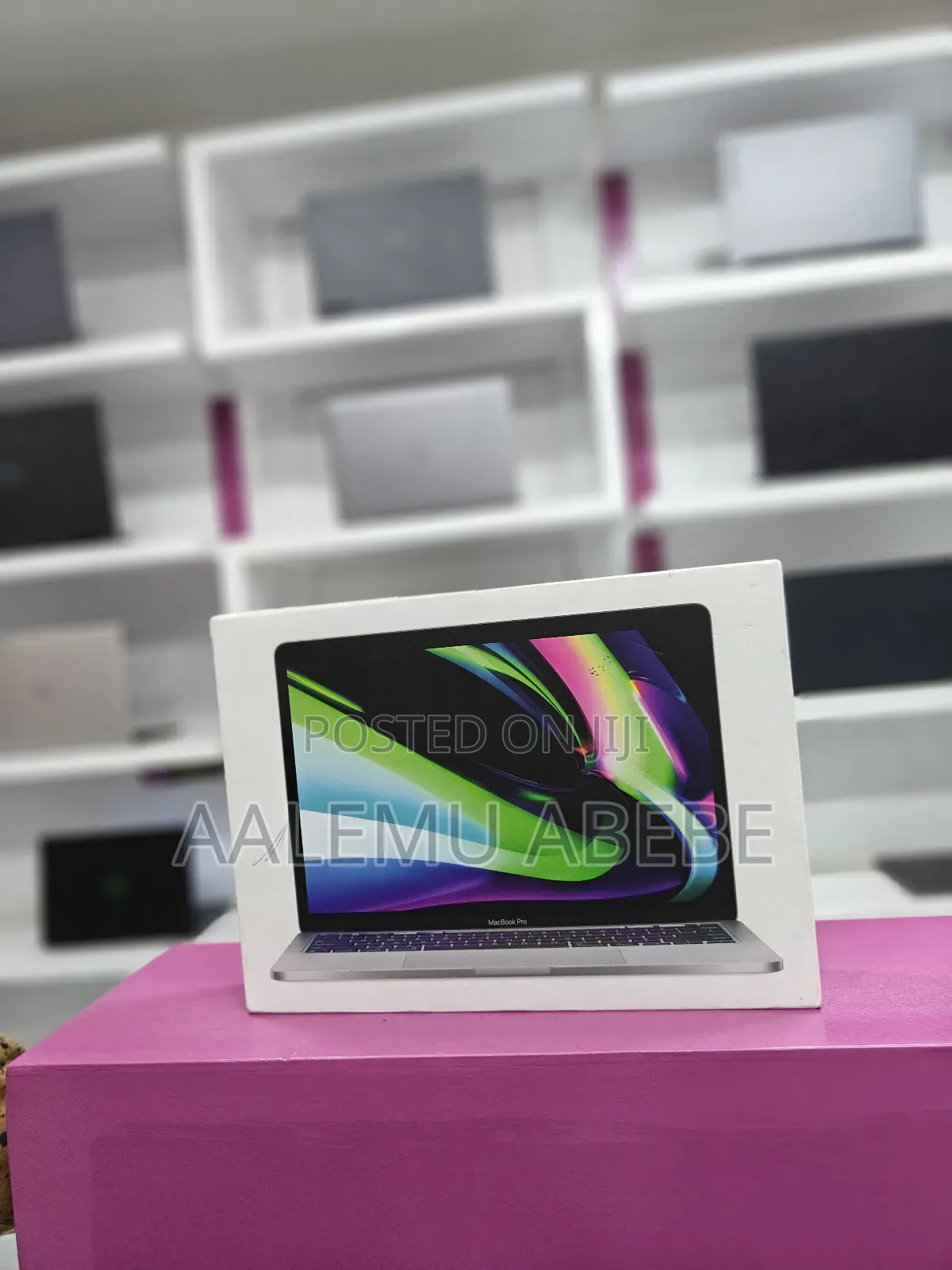 New Laptop Apple MacBook Pro 2022 M2 8GB Apple M2 SSD 256GB