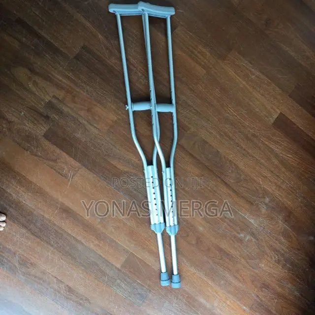 Crutches +Adjustable Based on User Height*A Pair of Crutches