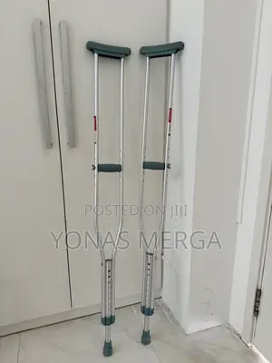 Photo - Crunch/Crutches Walking Standing Medical Clutch Clutches