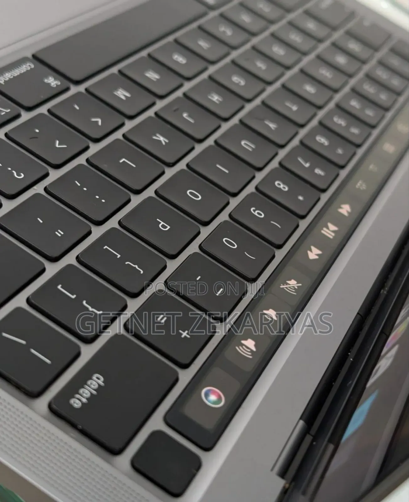 New Laptop Apple MacBook Pro 2023 M2 8GB Apple M2 SSD 256GB