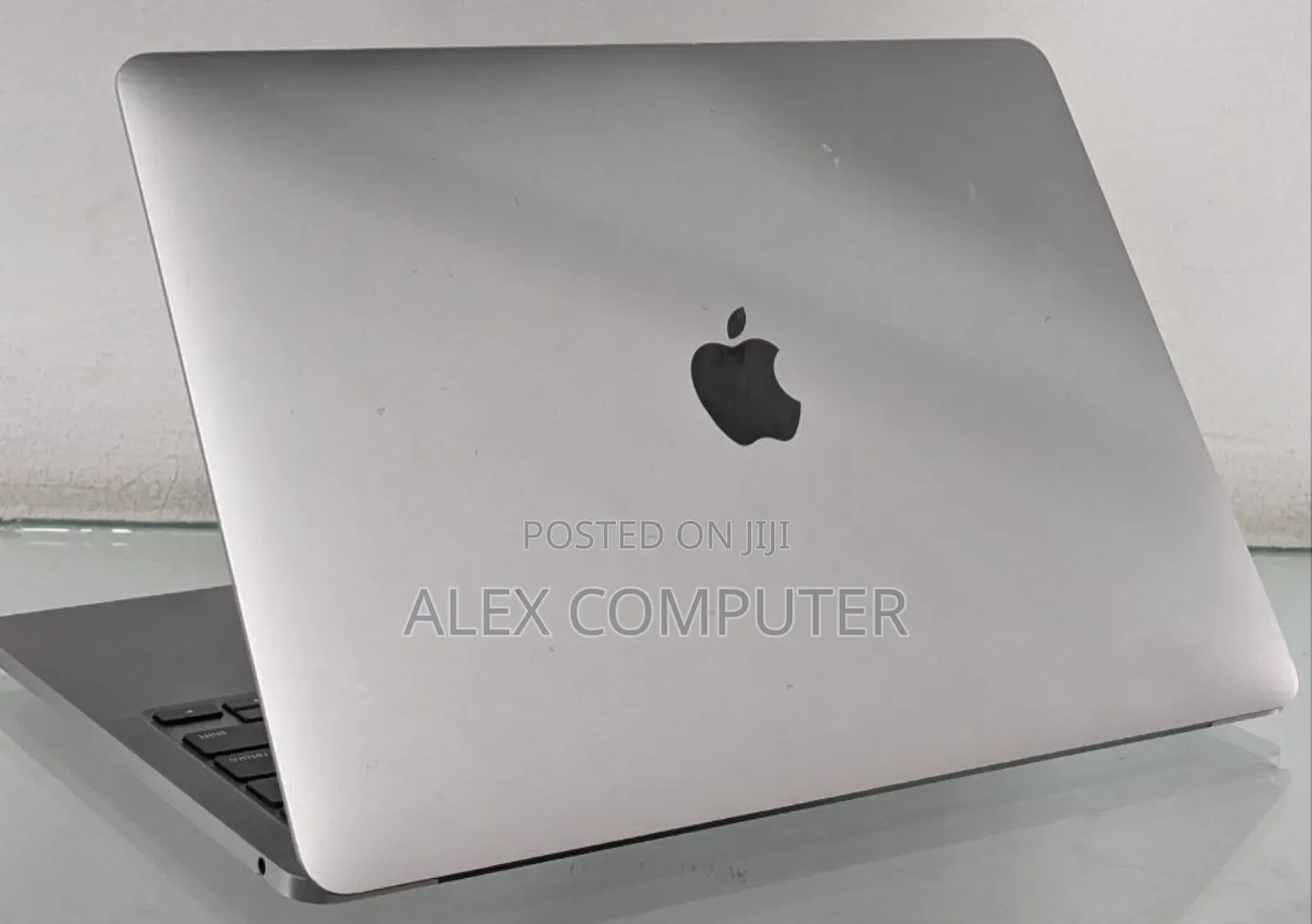 New Laptop Apple MacBook Pro 2022 M2 8GB Apple M2 SSD 256GB