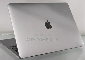 Photo - New Laptop Apple MacBook Pro 2022 M2 8GB Apple M2 SSD 256GB