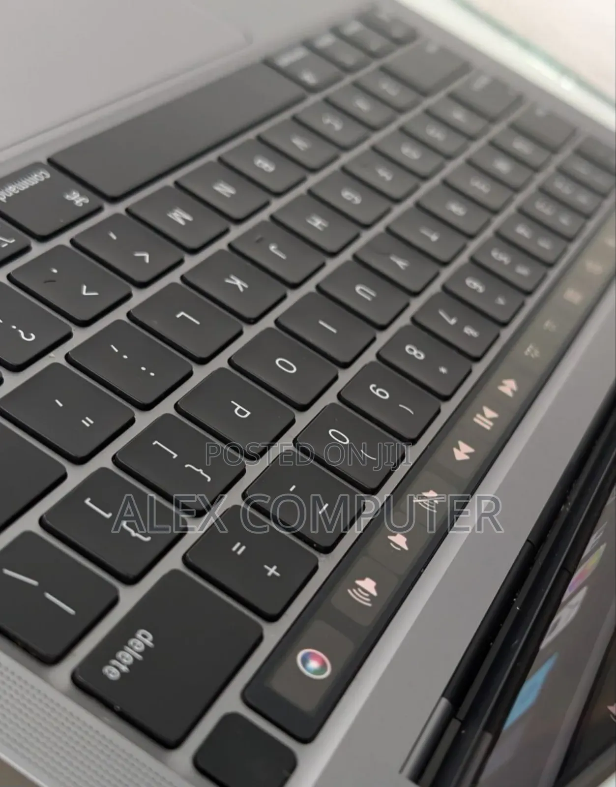 New Laptop Apple MacBook Pro 2022 M2 8GB Apple M2 SSD 256GB