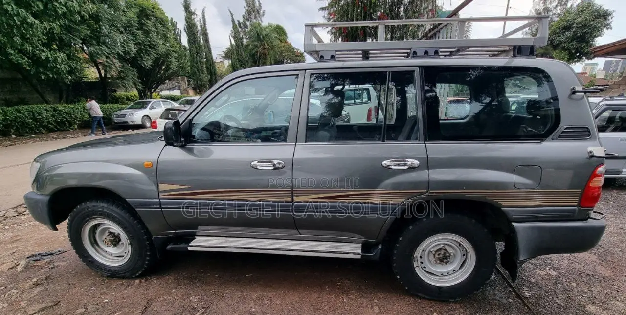 Toyota Land Cruiser 2001 Gray