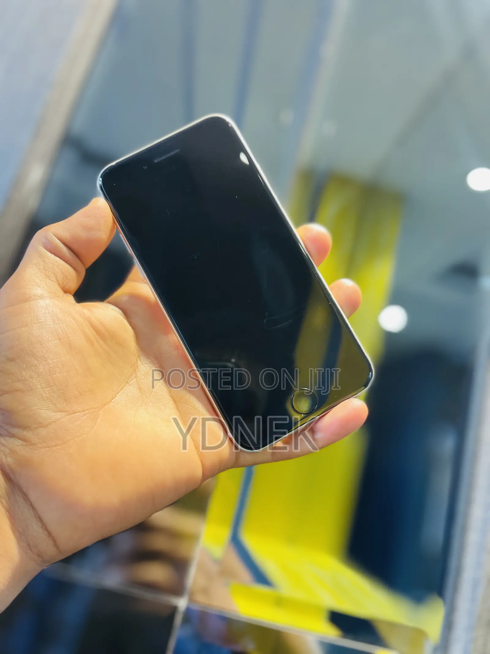 Apple iPhone SE (2022) 64 GB White