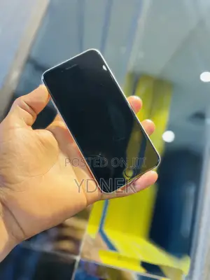 Apple iPhone SE (2022) 64 GB White