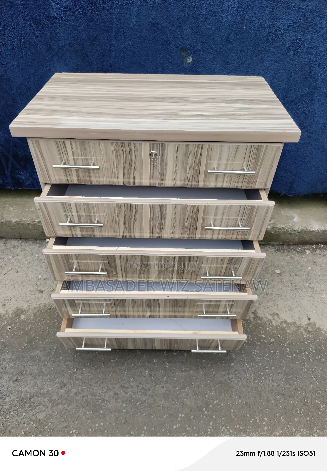 ሸሚዝ ማስቀመጫ/ ኮሞ