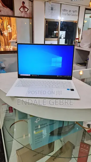 New Laptop Samsung 8GB Intel Core I5 SSD 256GB