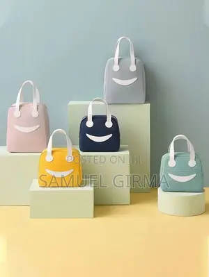 Photo - Smile Lunch Box