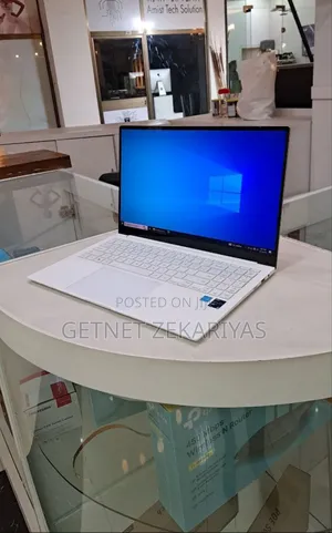 New Laptop Samsung 8GB Intel Core I5 SSD 256GB