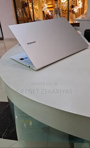 New Laptop Samsung 8GB Intel Core I5 SSD 256GB