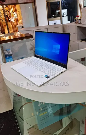 New Laptop Samsung 8GB Intel Core I5 SSD 256GB