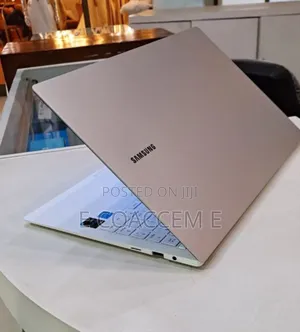 New Laptop Samsung 8GB Intel Core I5 SSD 256GB