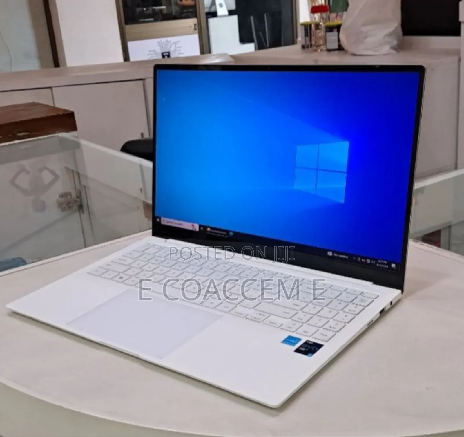 New Laptop Samsung 8GB Intel Core I5 SSD 256GB