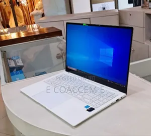 New Laptop Samsung 8GB Intel Core I5 SSD 256GB