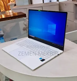 Photo - New Laptop Samsung 16GB Intel Core I5 SSD 512GB