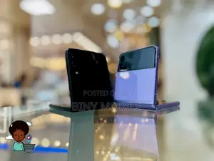 Photo - Samsung Galaxy Z Flip 3 128 GB Black