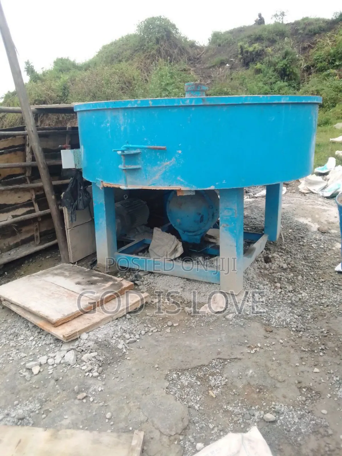 የሚሸጥ የብሎኬት ማሸን እና 22kva ሳይለንት ጀነሬተር 
ባለ