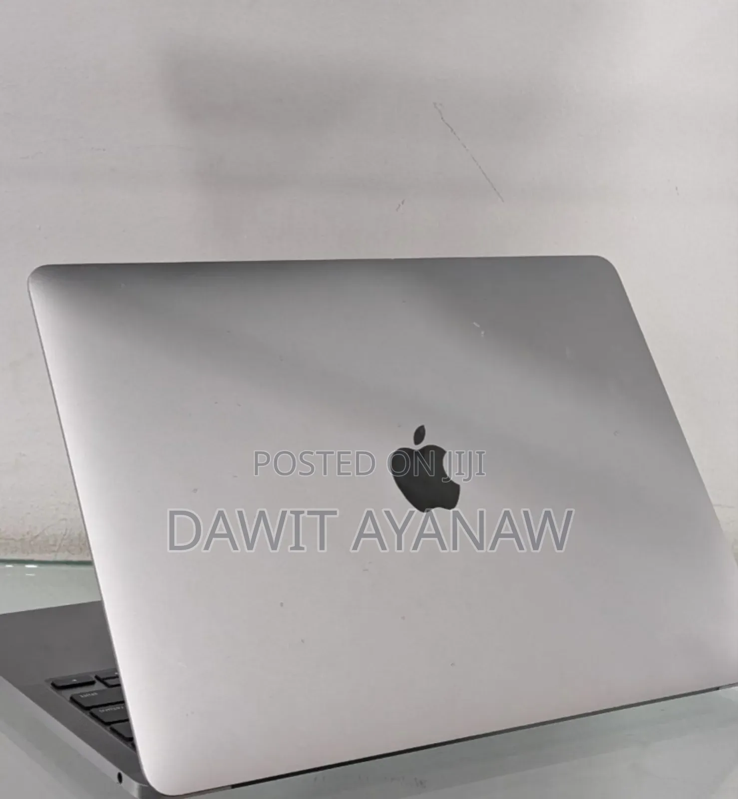 New Laptop Apple MacBook Pro 2022 M2 8GB Apple M2 SSD 256GB