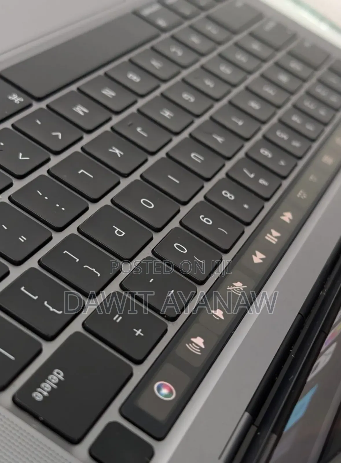 New Laptop Apple MacBook Pro 2022 M2 8GB Apple M2 SSD 256GB