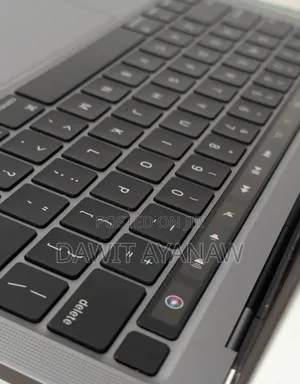 Photo - New Laptop Apple MacBook Pro 2020 M1 8GB Apple M2 SSD 512GB