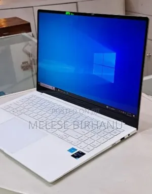 New Laptop Samsung 8GB Intel Core I5 SSD 256GB