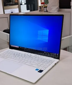 New Laptop Samsung 8GB Intel Core I5 SSD 256GB