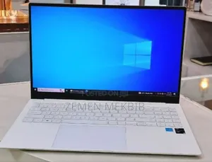 Photo - New Laptop Samsung 8GB Intel Core I5 SSD 256GB