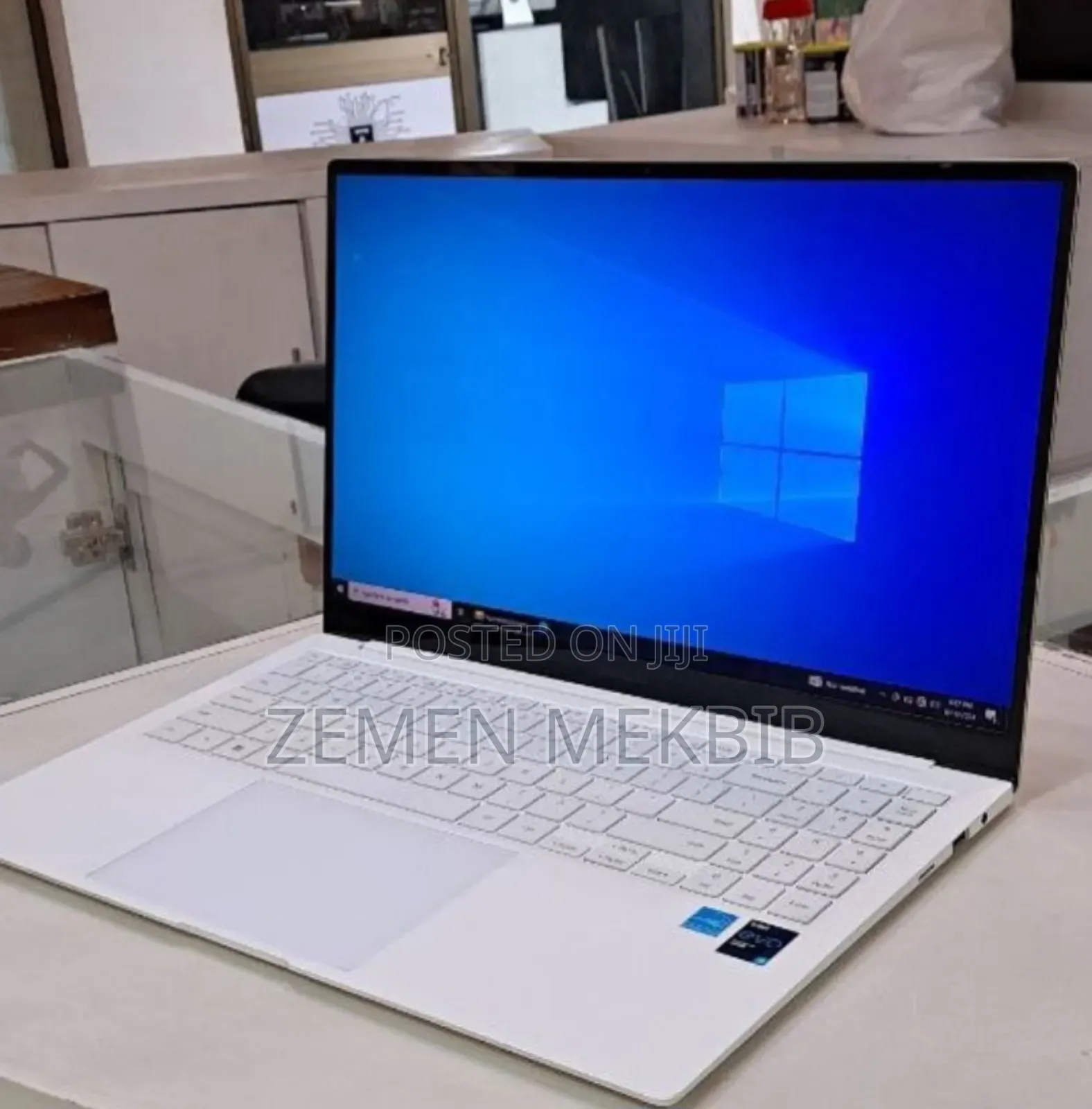 New Laptop Samsung 8GB Intel Core I5 SSD 256GB