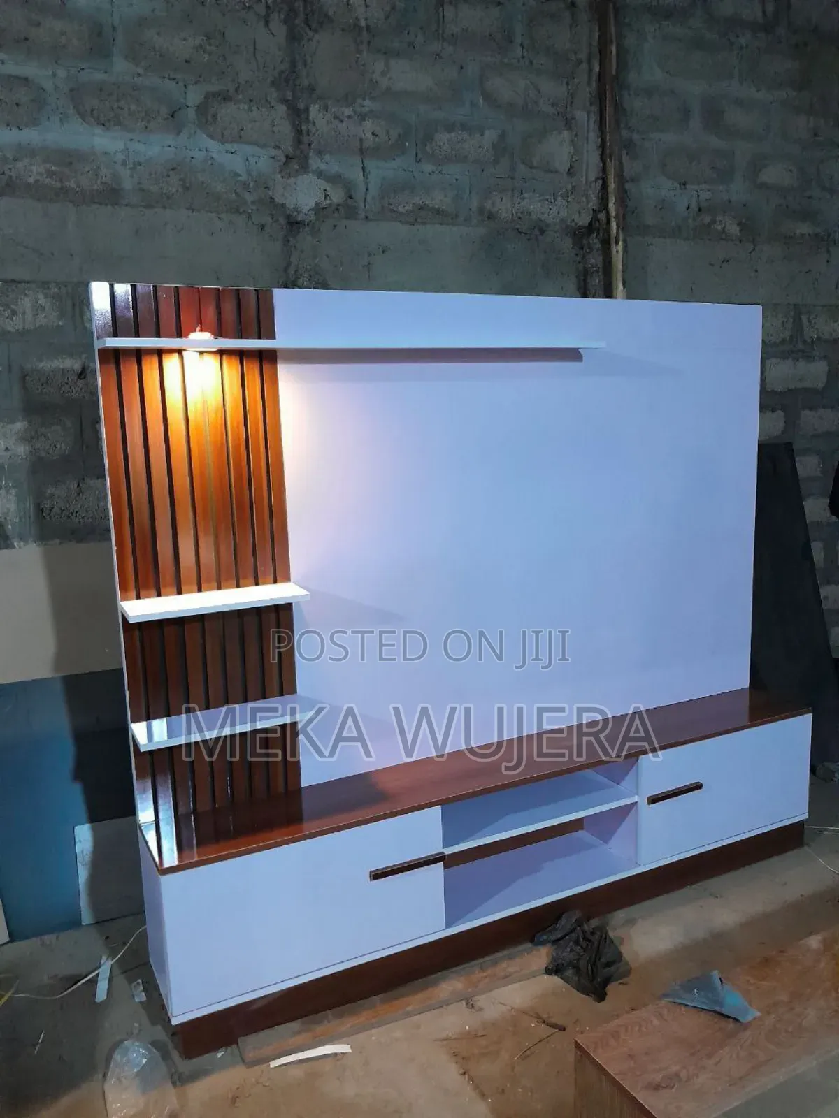 ልዩ የበአል ስጦታ Classic Tv Stand