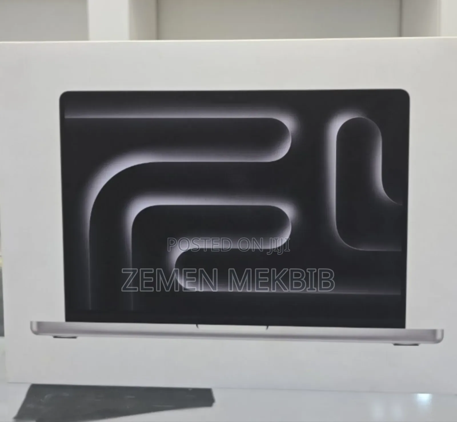 New Apple MacBook Pro 2023 M3 14-Inch 18GB Intel Core I9 SSD 512GB