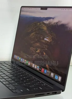 New Apple MacBook Pro 2023 M3 14-Inch 18GB Apple M3 Pro SSD 512GB