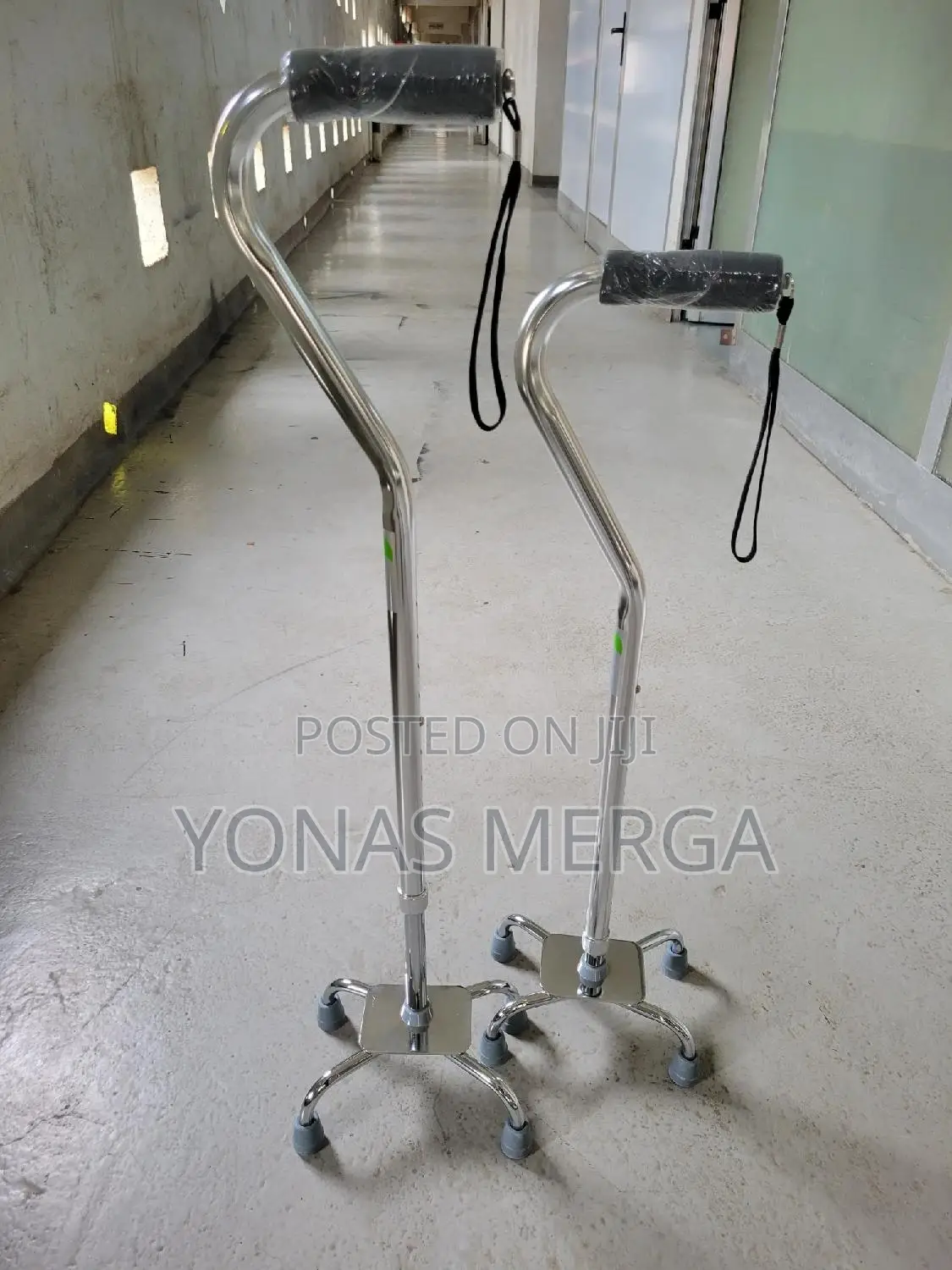 ከዘራ=ባለ አራት እግር ከዘራ:Walking Stick With Offset Handle BES-WA12