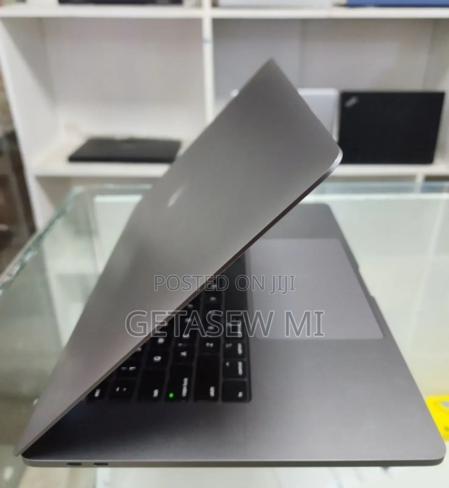 New Laptop Apple MacBook Pro 2019 32GB Intel Core I9 SSD 512GB