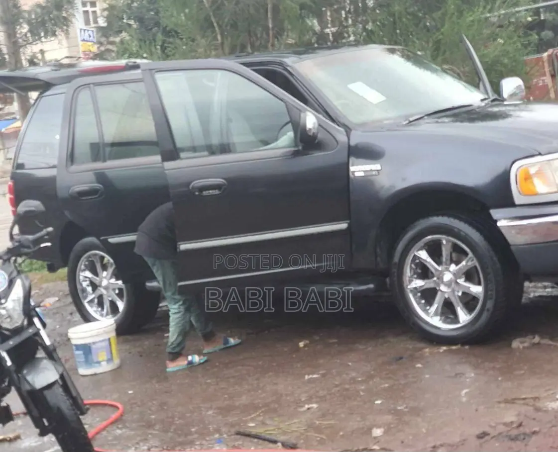 Ford Expedition 2000 Matt Black