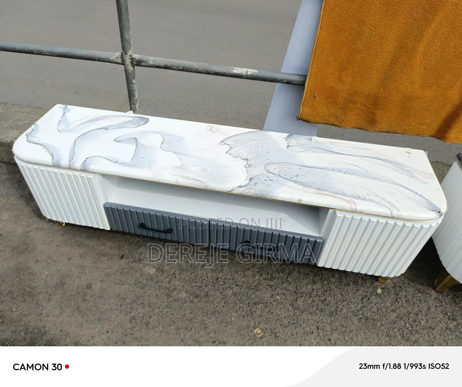 1,50cm Epoxy Tv Stand