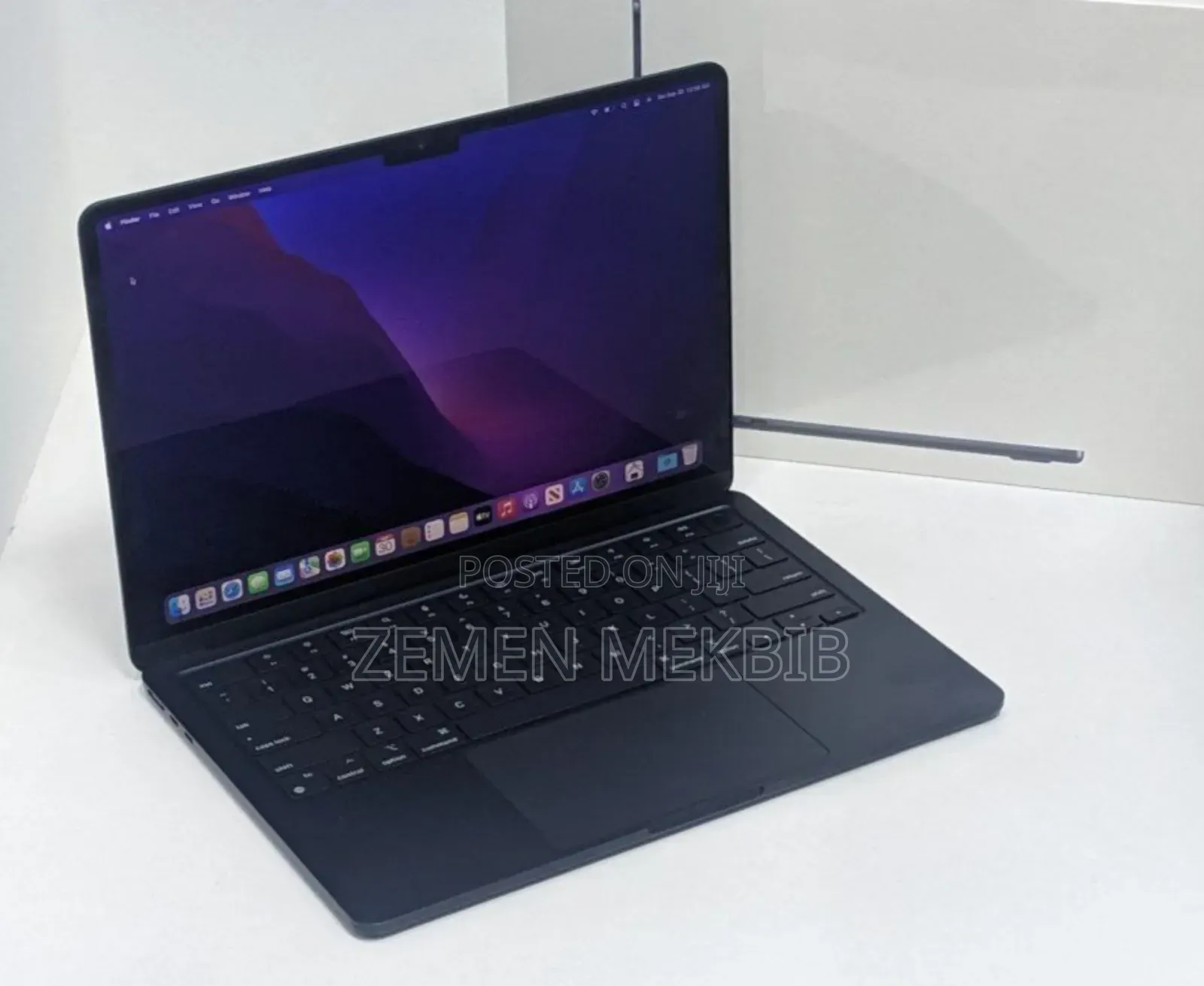 New Laptop Apple MacBook Air 2023 M2 8GB Intel Core I7 SSD 256GB