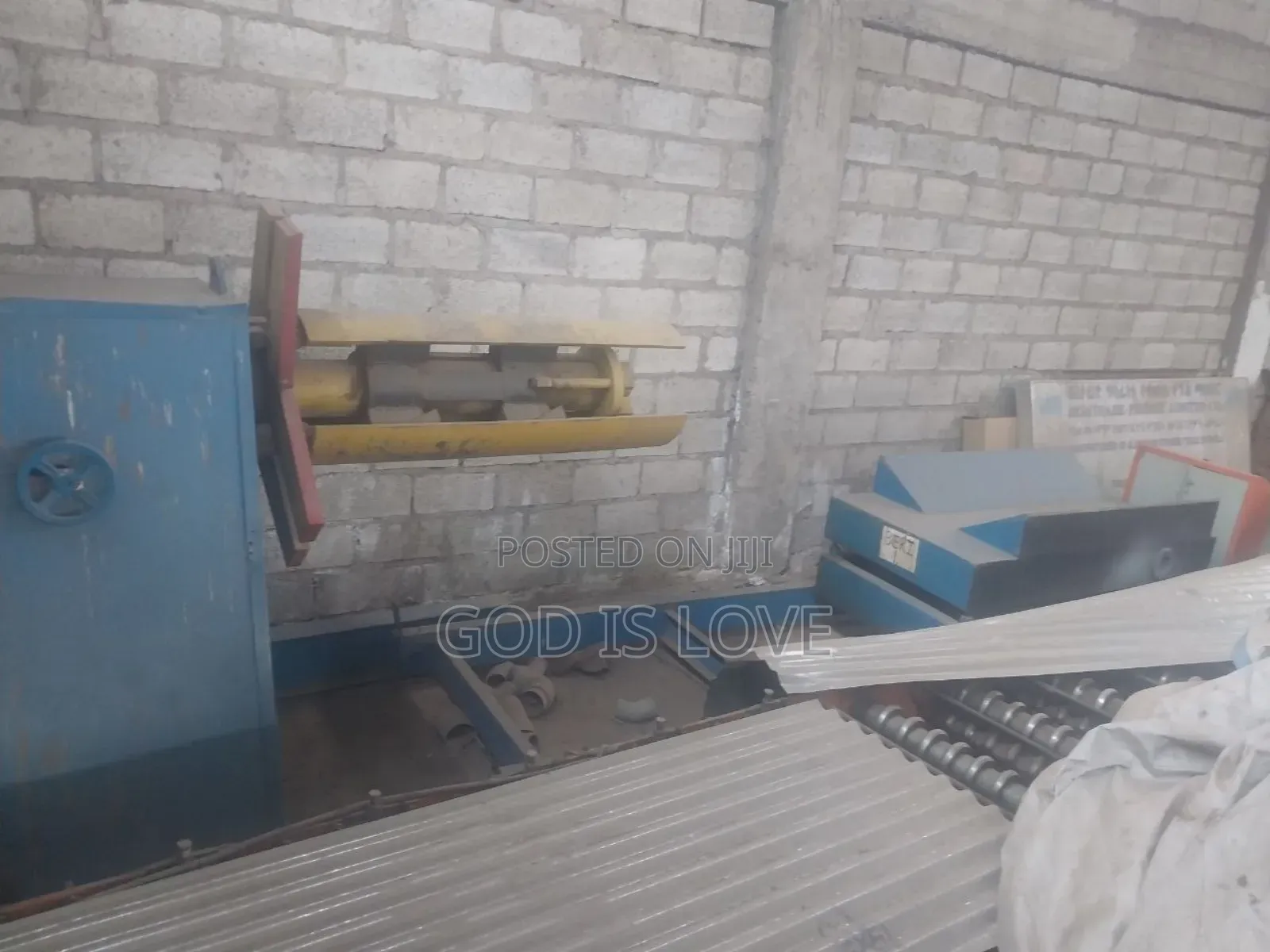 የሚሸጥ የቆርቆሮ ማሽን( Roll Forming Machine )