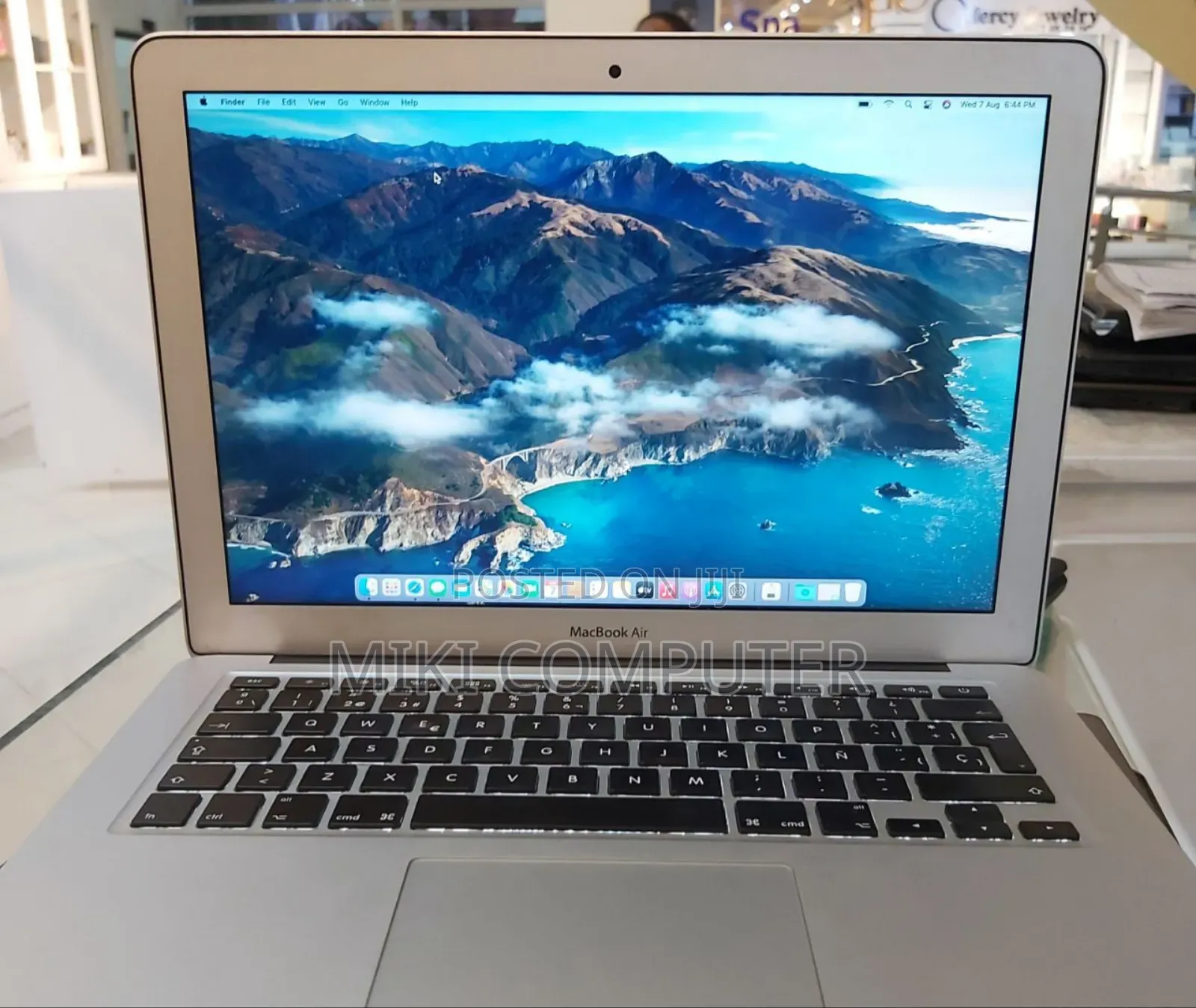 New Laptop Apple MacBook Air 2015 4GB Intel Core I5 SSD 128GB