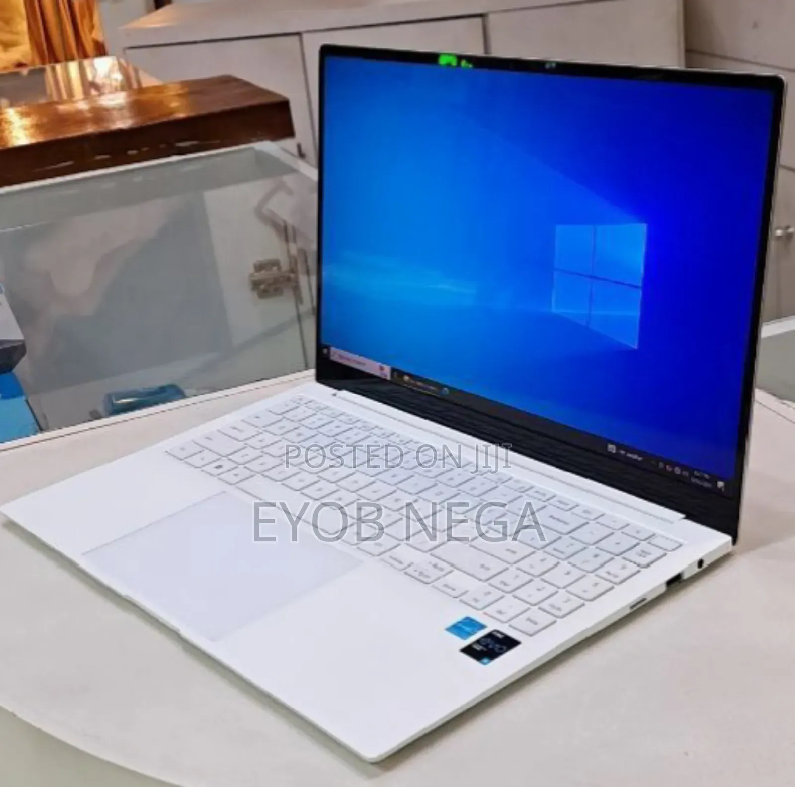 New Laptop Samsung 8GB Intel Core I5 SSD 256GB