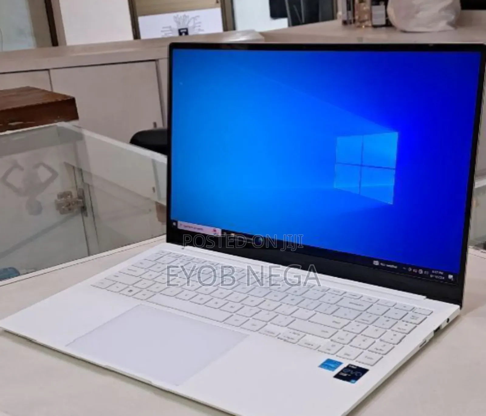 New Laptop Samsung 8GB Intel Core I5 SSD 256GB