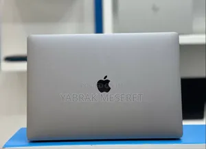 Photo - New Laptop Apple MacBook Pro 2017 16GB Intel Core I7 SSD 512GB
